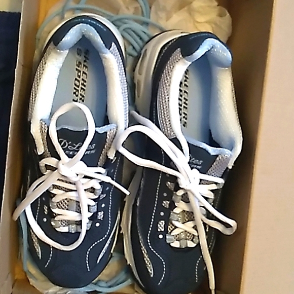 NIB Women's Skechers D'Lites blue and white WIDE shoes size 6.5 💢WIDE💢 - Picture 2 of 10